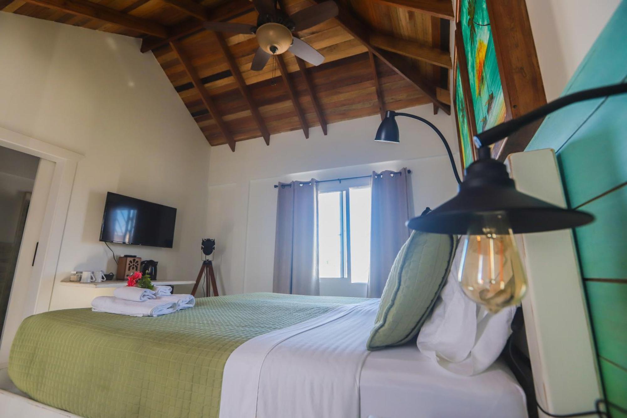 Treetops Hotel Caye Caulker Oda fotoğraf